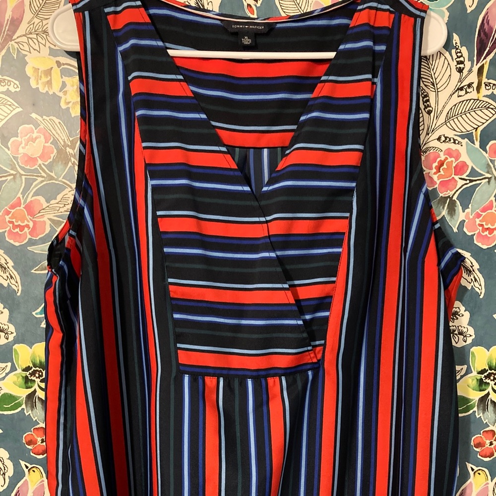 🌟 NWOT Tommy Hilfiger Stripes Top - Picture 2 of 3
